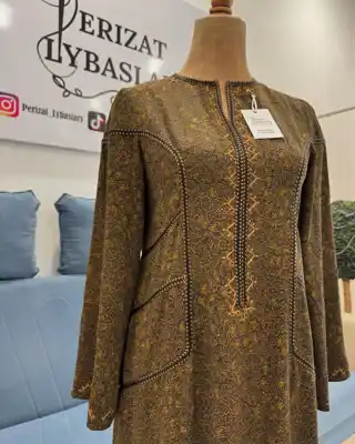 Türkmen fasonlar pombarh fasonlar Fasonlar 2025 fasonlar fason moda modalar Bezen bezen Türkmen fasonlar 2026 Türkmen fasonlar 2025 Türkmen fasonlar 2024 Türkmen fasonlar 2023 turkmenistan türkmenistan turkmen türkmen ashgabat  asgabat aşgabat balkan mary lebap dashoguz dasoguz daşoguz pombarh ponbarhat gulyupek gülýüpek stapel ştapel Gralan Çüýdeşen Abaýa Gadymy Krep Gurultaý 	Keteni Ýüpek Şifon Gipýur Lyon Welwet Atlas Kaşemir Streýç Suzana Ştapel Gülýüpek Pombarh Ýupka Gursakça Aksesuarlar Palto Penjek Okuw eşik Fata Sport eşik Uniforma Nakidka Öýme Şarf kompýuter ýaka ýaglyk Arenda köýnek 2nji el köýnek Taýyn köýnek Matalar Milli lybas milli lybaslar Toý köýnek Toý köýnekler toy koynek toy koynekler gundelik koynekler Gündelik	 
 köýnekler fata koynek Modern taze fason Eskiz koynektm turkmenkoynek türkmenkoynek fason moda moda fasonlar Iş eşik el iş	sada	ýakaly ýakasyz	keşdeli biserli	ýeňli giň nagyşly ýüregi açyk stoýka ýaka ýanly kombinasiýa 	zerli üsti aşak guşakly seçekli gysga ýeňli Ştapel  el iş, ýakaly, ýüregi açyk, guşakly  Goňur, Goýy-goňur