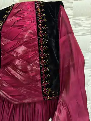 Türkmen fasonlar pombarh fasonlar Fasonlar 2025 fasonlar fason moda modalar Bezen bezen Türkmen fasonlar 2026 Türkmen fasonlar 2025 Türkmen fasonlar 2024 Türkmen fasonlar 2023 turkmenistan türkmenistan turkmen türkmen ashgabat  asgabat aşgabat balkan mary lebap dashoguz dasoguz daşoguz pombarh ponbarhat gulyupek gülýüpek stapel ştapel Gralan Çüýdeşen Abaýa Gadymy Krep Gurultaý 	Keteni Ýüpek Şifon Gipýur Lyon Welwet Atlas Kaşemir Streýç Suzana Ştapel Gülýüpek Pombarh Ýupka Gursakça Aksesuarlar Palto Penjek Okuw eşik Fata Sport eşik Uniforma Nakidka Öýme Şarf kompýuter ýaka ýaglyk Arenda köýnek 2nji el köýnek Taýyn köýnek Matalar Milli lybas milli lybaslar Toý köýnek Toý köýnekler toy koynek toy koynekler gundelik koynekler Gündelik	 
 köýnekler fata koynek Modern taze fason Eskiz koynektm turkmenkoynek türkmenkoynek fason moda moda fasonlar Iş eşik el iş	sada	ýakaly ýakasyz	keşdeli biserli	ýeňli giň nagyşly ýüregi açyk stoýka ýaka ýanly kombinasiýa 	zerli üsti aşak guşakly seçekli gysga ýeňli Toý köýnek ýakasyz, ýeňli, giň 26-35, 35+ Gülgüne, Gyzyl yaz, tomus, guyz, gysh