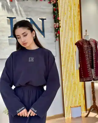 Türkmen fasonlar pombarh fasonlar Fasonlar 2025 fasonlar fason moda modalar Bezen bezen Türkmen fasonlar 2026 Türkmen fasonlar 2025 Türkmen fasonlar 2024 Türkmen fasonlar 2023 turkmenistan türkmenistan turkmen türkmen ashgabat  asgabat aşgabat balkan mary lebap dashoguz dasoguz daşoguz pombarh ponbarhat gulyupek gülýüpek stapel ştapel Gralan Çüýdeşen Abaýa Gadymy Krep Gurultaý 	Keteni Ýüpek Şifon Gipýur Lyon Welwet Atlas Kaşemir Streýç Suzana Ştapel Gülýüpek Pombarh Ýupka Gursakça Aksesuarlar Palto Penjek Okuw eşik Fata Sport eşik Uniforma Nakidka Öýme Şarf kompýuter ýaka ýaglyk Arenda köýnek 2nji el köýnek Taýyn köýnek Matalar Milli lybas milli lybaslar Toý köýnek Toý köýnekler toy koynek toy koynekler gundelik koynekler Gündelik	 
 köýnekler fata koynek Modern taze fason Eskiz koynektm turkmenkoynek türkmenkoynek fason moda moda fasonlar Iş eşik el iş	sada	ýakaly ýakasyz	keşdeli biserli	ýeňli giň nagyşly ýüregi açyk stoýka ýaka ýanly kombinasiýa 	zerli üsti aşak guşakly seçekli gysga ýeňli Gündelik