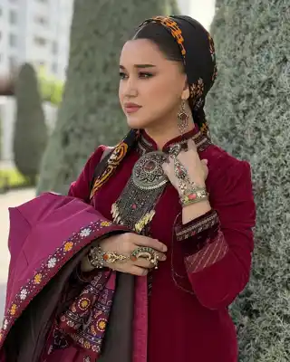 Türkmen fasonlar pombarh fasonlar Fasonlar 2025 fasonlar fason moda modalar Bezen bezen Türkmen fasonlar 2026 Türkmen fasonlar 2025 Türkmen fasonlar 2024 Türkmen fasonlar 2023 turkmenistan türkmenistan turkmen türkmen ashgabat  asgabat aşgabat balkan mary lebap dashoguz dasoguz daşoguz pombarh ponbarhat gulyupek gülýüpek stapel ştapel Gralan Çüýdeşen Abaýa Gadymy Krep Gurultaý 	Keteni Ýüpek Şifon Gipýur Lyon Welwet Atlas Kaşemir Streýç Suzana Ştapel Gülýüpek Pombarh Ýupka Gursakça Aksesuarlar Palto Penjek Okuw eşik Fata Sport eşik Uniforma Nakidka Öýme Şarf kompýuter ýaka ýaglyk Arenda köýnek 2nji el köýnek Taýyn köýnek Matalar Milli lybas milli lybaslar Toý köýnek Toý köýnekler toy koynek toy koynekler gundelik koynekler Gündelik	 
 köýnekler fata koynek Modern taze fason Eskiz koynektm turkmenkoynek türkmenkoynek fason moda moda fasonlar Iş eşik el iş	sada	ýakaly ýakasyz	keşdeli biserli	ýeňli giň nagyşly ýüregi açyk stoýka ýaka ýanly kombinasiýa 	zerli üsti aşak guşakly seçekli gysga ýeňli Panbarhat (Pombarh) Toý köýnek, Milli lybas el iş, keşdeli, ýakaly, ýanly, ýeňli, giň, nagyşly 26-35 Goýy-gyzyl