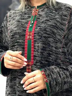 Türkmen fasonlar pombarh fasonlar Fasonlar 2025 fasonlar fason moda modalar Bezen bezen Türkmen fasonlar 2026 Türkmen fasonlar 2025 Türkmen fasonlar 2024 Türkmen fasonlar 2023 turkmenistan türkmenistan turkmen türkmen ashgabat  asgabat aşgabat balkan mary lebap dashoguz dasoguz daşoguz pombarh ponbarhat gulyupek gülýüpek stapel ştapel Gralan Çüýdeşen Abaýa Gadymy Krep Gurultaý 	Keteni Ýüpek Şifon Gipýur Lyon Welwet Atlas Kaşemir Streýç Suzana Ştapel Gülýüpek Pombarh Ýupka Gursakça Aksesuarlar Palto Penjek Okuw eşik Fata Sport eşik Uniforma Nakidka Öýme Şarf kompýuter ýaka ýaglyk Arenda köýnek 2nji el köýnek Taýyn köýnek Matalar Milli lybas milli lybaslar Toý köýnek Toý köýnekler toy koynek toy koynekler gundelik koynekler Gündelik	 
 köýnekler fata koynek Modern taze fason Eskiz koynektm turkmenkoynek türkmenkoynek fason moda moda fasonlar Iş eşik el iş	sada	ýakaly ýakasyz	keşdeli biserli	ýeňli giň nagyşly ýüregi açyk stoýka ýaka ýanly kombinasiýa 	zerli üsti aşak guşakly seçekli gysga ýeňli Ştapel, Gülýüpek Gündelik el iş, keşdeli, ýeňli, giň 26-35 Gara, Ak yaz, tomus, guyz