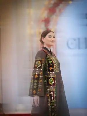 Türkmen fasonlar pombarh fasonlar Fasonlar 2025 fasonlar fason moda modalar Bezen bezen Türkmen fasonlar 2026 Türkmen fasonlar 2025 Türkmen fasonlar 2024 Türkmen fasonlar 2023 turkmenistan türkmenistan turkmen türkmen ashgabat  asgabat aşgabat balkan mary lebap dashoguz dasoguz daşoguz pombarh ponbarhat gulyupek gülýüpek stapel ştapel Gralan Çüýdeşen Abaýa Gadymy Krep Gurultaý 	Keteni Ýüpek Şifon Gipýur Lyon Welwet Atlas Kaşemir Streýç Suzana Ştapel Gülýüpek Pombarh Ýupka Gursakça Aksesuarlar Palto Penjek Okuw eşik Fata Sport eşik Uniforma Nakidka Öýme Şarf kompýuter ýaka ýaglyk Arenda köýnek 2nji el köýnek Taýyn köýnek Matalar Milli lybas milli lybaslar Toý köýnek Toý köýnekler toy koynek toy koynekler gundelik koynekler Gündelik	 
 köýnekler fata koynek Modern taze fason Eskiz koynektm turkmenkoynek türkmenkoynek fason moda moda fasonlar Iş eşik el iş	sada	ýakaly ýakasyz	keşdeli biserli	ýeňli giň nagyşly ýüregi açyk stoýka ýaka ýanly kombinasiýa 	zerli üsti aşak guşakly seçekli gysga ýeňli Modern TürkmenTextile Expo 2025 17-25, 26-35 Goýy-çal