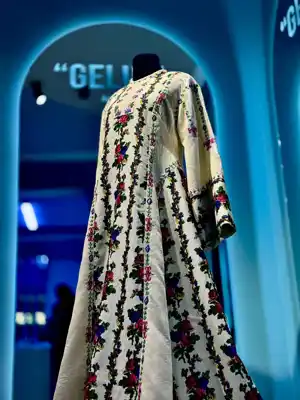 Türkmen fasonlar pombarh fasonlar Fasonlar 2025 fasonlar fason moda modalar Bezen bezen Türkmen fasonlar 2026 Türkmen fasonlar 2025 Türkmen fasonlar 2024 Türkmen fasonlar 2023 turkmenistan türkmenistan turkmen türkmen ashgabat  asgabat aşgabat balkan mary lebap dashoguz dasoguz daşoguz pombarh ponbarhat gulyupek gülýüpek stapel ştapel Gralan Çüýdeşen Abaýa Gadymy Krep Gurultaý 	Keteni Ýüpek Şifon Gipýur Lyon Welwet Atlas Kaşemir Streýç Suzana Ştapel Gülýüpek Pombarh Ýupka Gursakça Aksesuarlar Palto Penjek Okuw eşik Fata Sport eşik Uniforma Nakidka Öýme Şarf kompýuter ýaka ýaglyk Arenda köýnek 2nji el köýnek Taýyn köýnek Matalar Milli lybas milli lybaslar Toý köýnek Toý köýnekler toy koynek toy koynekler gundelik koynekler Gündelik	 
 köýnekler fata koynek Modern taze fason Eskiz koynektm turkmenkoynek türkmenkoynek fason moda moda fasonlar Iş eşik el iş	sada	ýakaly ýakasyz	keşdeli biserli	ýeňli giň nagyşly ýüregi açyk stoýka ýaka ýanly kombinasiýa 	zerli üsti aşak guşakly seçekli gysga ýeňli Panbarhat (Pombarh) Toý köýnek, Gündelik sada, ýakasyz, ýeňli 17-25, 26-35 Bežewyý