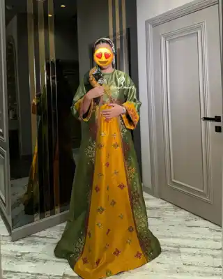 Türkmen fasonlar pombarh fasonlar Fasonlar 2025 fasonlar fason moda modalar Bezen bezen Türkmen fasonlar 2026 Türkmen fasonlar 2025 Türkmen fasonlar 2024 Türkmen fasonlar 2023 turkmenistan türkmenistan turkmen türkmen ashgabat  asgabat aşgabat balkan mary lebap dashoguz dasoguz daşoguz pombarh ponbarhat gulyupek gülýüpek stapel ştapel Gralan Çüýdeşen Abaýa Gadymy Krep Gurultaý 	Keteni Ýüpek Şifon Gipýur Lyon Welwet Atlas Kaşemir Streýç Suzana Ştapel Gülýüpek Pombarh Ýupka Gursakça Aksesuarlar Palto Penjek Okuw eşik Fata Sport eşik Uniforma Nakidka Öýme Şarf kompýuter ýaka ýaglyk Arenda köýnek 2nji el köýnek Taýyn köýnek Matalar Milli lybas milli lybaslar Toý köýnek Toý köýnekler toy koynek toy koynekler gundelik koynekler Gündelik	 
 köýnekler fata koynek Modern taze fason Eskiz koynektm turkmenkoynek türkmenkoynek fason moda moda fasonlar Iş eşik el iş	sada	ýakaly ýakasyz	keşdeli biserli	ýeňli giň nagyşly ýüregi açyk stoýka ýaka ýanly kombinasiýa 	zerli üsti aşak guşakly seçekli gysga ýeňli Toý köýnek el iş  Goýy-ýaşyl, Altyn