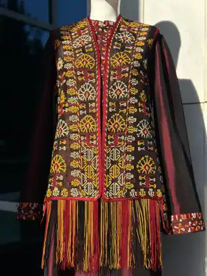 Türkmen fasonlar pombarh fasonlar Fasonlar 2025 fasonlar fason moda modalar Bezen bezen Türkmen fasonlar 2026 Türkmen fasonlar 2025 Türkmen fasonlar 2024 Türkmen fasonlar 2023 turkmenistan türkmenistan turkmen türkmen ashgabat  asgabat aşgabat balkan mary lebap dashoguz dasoguz daşoguz pombarh ponbarhat gulyupek gülýüpek stapel ştapel Gralan Çüýdeşen Abaýa Gadymy Krep Gurultaý 	Keteni Ýüpek Şifon Gipýur Lyon Welwet Atlas Kaşemir Streýç Suzana Ştapel Gülýüpek Pombarh Ýupka Gursakça Aksesuarlar Palto Penjek Okuw eşik Fata Sport eşik Uniforma Nakidka Öýme Şarf kompýuter ýaka ýaglyk Arenda köýnek 2nji el köýnek Taýyn köýnek Matalar Milli lybas milli lybaslar Toý köýnek Toý köýnekler toy koynek toy koynekler gundelik koynekler Gündelik	 
 köýnekler fata koynek Modern taze fason Eskiz koynektm turkmenkoynek türkmenkoynek fason moda moda fasonlar Iş eşik el iş	sada	ýakaly ýakasyz	keşdeli biserli	ýeňli giň nagyşly ýüregi açyk stoýka ýaka ýanly kombinasiýa 	zerli üsti aşak guşakly seçekli gysga ýeňli Keteni  keşdeli, gysga ýeňli, seçekli  Gara, Ak, Goýy-gyzyl, Sary