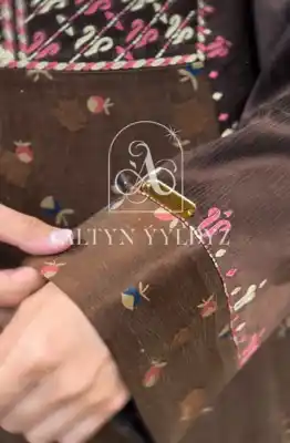 Türkmen fasonlar pombarh fasonlar Fasonlar 2025 fasonlar fason moda modalar Bezen bezen Türkmen fasonlar 2026 Türkmen fasonlar 2025 Türkmen fasonlar 2024 Türkmen fasonlar 2023 turkmenistan türkmenistan turkmen türkmen ashgabat  asgabat aşgabat balkan mary lebap dashoguz dasoguz daşoguz pombarh ponbarhat gulyupek gülýüpek stapel ştapel Gralan Çüýdeşen Abaýa Gadymy Krep Gurultaý 	Keteni Ýüpek Şifon Gipýur Lyon Welwet Atlas Kaşemir Streýç Suzana Ştapel Gülýüpek Pombarh Ýupka Gursakça Aksesuarlar Palto Penjek Okuw eşik Fata Sport eşik Uniforma Nakidka Öýme Şarf kompýuter ýaka ýaglyk Arenda köýnek 2nji el köýnek Taýyn köýnek Matalar Milli lybas milli lybaslar Toý köýnek Toý köýnekler toy koynek toy koynekler gundelik koynekler Gündelik	 
 köýnekler fata koynek Modern taze fason Eskiz koynektm turkmenkoynek türkmenkoynek fason moda moda fasonlar Iş eşik el iş	sada	ýakaly ýakasyz	keşdeli biserli	ýeňli giň nagyşly ýüregi açyk stoýka ýaka ýanly kombinasiýa 	zerli üsti aşak guşakly seçekli gysga ýeňli Milli lybas el iş, keşdeli, ýakasyz, ýeňli, giň, nagyşly 17-25, 26-35 Goňur, Goýy-goňur yaz, tomus, guyz, gysh