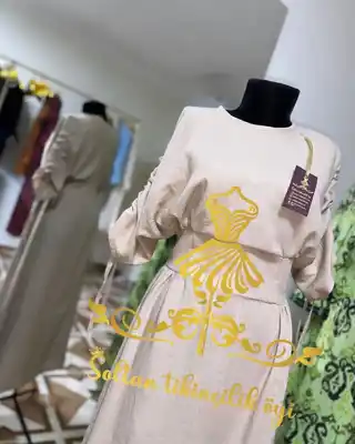 Türkmen fasonlar pombarh fasonlar Fasonlar 2025 fasonlar fason moda modalar Bezen bezen Türkmen fasonlar 2026 Türkmen fasonlar 2025 Türkmen fasonlar 2024 Türkmen fasonlar 2023 turkmenistan türkmenistan turkmen türkmen ashgabat  asgabat aşgabat balkan mary lebap dashoguz dasoguz daşoguz pombarh ponbarhat gulyupek gülýüpek stapel ştapel Gralan Çüýdeşen Abaýa Gadymy Krep Gurultaý 	Keteni Ýüpek Şifon Gipýur Lyon Welwet Atlas Kaşemir Streýç Suzana Ştapel Gülýüpek Pombarh Ýupka Gursakça Aksesuarlar Palto Penjek Okuw eşik Fata Sport eşik Uniforma Nakidka Öýme Şarf kompýuter ýaka ýaglyk Arenda köýnek 2nji el köýnek Taýyn köýnek Matalar Milli lybas milli lybaslar Toý köýnek Toý köýnekler toy koynek toy koynekler gundelik koynekler Gündelik	 
 köýnekler fata koynek Modern taze fason Eskiz koynektm turkmenkoynek türkmenkoynek fason moda moda fasonlar Iş eşik el iş	sada	ýakaly ýakasyz	keşdeli biserli	ýeňli giň nagyşly ýüregi açyk stoýka ýaka ýanly kombinasiýa 	zerli üsti aşak guşakly seçekli gysga ýeňli 