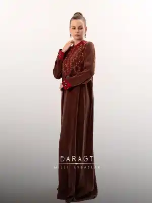 Türkmen fasonlar pombarh fasonlar Fasonlar 2025 fasonlar fason moda modalar Bezen bezen Türkmen fasonlar 2026 Türkmen fasonlar 2025 Türkmen fasonlar 2024 Türkmen fasonlar 2023 turkmenistan türkmenistan turkmen türkmen ashgabat  asgabat aşgabat balkan mary lebap dashoguz dasoguz daşoguz pombarh ponbarhat gulyupek gülýüpek stapel ştapel Gralan Çüýdeşen Abaýa Gadymy Krep Gurultaý 	Keteni Ýüpek Şifon Gipýur Lyon Welwet Atlas Kaşemir Streýç Suzana Ştapel Gülýüpek Pombarh Ýupka Gursakça Aksesuarlar Palto Penjek Okuw eşik Fata Sport eşik Uniforma Nakidka Öýme Şarf kompýuter ýaka ýaglyk Arenda köýnek 2nji el köýnek Taýyn köýnek Matalar Milli lybas milli lybaslar Toý köýnek Toý köýnekler toy koynek toy koynekler gundelik koynekler Gündelik	 
 köýnekler fata koynek Modern taze fason Eskiz koynektm turkmenkoynek türkmenkoynek fason moda moda fasonlar Iş eşik el iş	sada	ýakaly ýakasyz	keşdeli biserli	ýeňli giň nagyşly ýüregi açyk stoýka ýaka ýanly kombinasiýa 	zerli üsti aşak guşakly seçekli gysga ýeňli Gülýüpek Gündelik, Milli lybas el iş, keşdeli, ýakaly, ýeňli, giň, nagyşly 17-25, 26-35 Goňur yaz, tomus, guyz