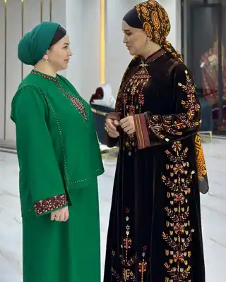 Türkmen fasonlar pombarh fasonlar Fasonlar 2025 fasonlar fason moda modalar Bezen bezen Türkmen fasonlar 2026 Türkmen fasonlar 2025 Türkmen fasonlar 2024 Türkmen fasonlar 2023 turkmenistan türkmenistan turkmen türkmen ashgabat  asgabat aşgabat balkan mary lebap dashoguz dasoguz daşoguz pombarh ponbarhat gulyupek gülýüpek stapel ştapel Gralan Çüýdeşen Abaýa Gadymy Krep Gurultaý 	Keteni Ýüpek Şifon Gipýur Lyon Welwet Atlas Kaşemir Streýç Suzana Ştapel Gülýüpek Pombarh Ýupka Gursakça Aksesuarlar Palto Penjek Okuw eşik Fata Sport eşik Uniforma Nakidka Öýme Şarf kompýuter ýaka ýaglyk Arenda köýnek 2nji el köýnek Taýyn köýnek Matalar Milli lybas milli lybaslar Toý köýnek Toý köýnekler toy koynek toy koynekler gundelik koynekler Gündelik	 
 köýnekler fata koynek Modern taze fason Eskiz koynektm turkmenkoynek türkmenkoynek fason moda moda fasonlar Iş eşik el iş	sada	ýakaly ýakasyz	keşdeli biserli	ýeňli giň nagyşly ýüregi açyk stoýka ýaka ýanly kombinasiýa 	zerli üsti aşak guşakly seçekli gysga ýeňli Panbarhat (Pombarh), Lyon, Keteni Toý köýnek el iş, keşdeli, ýakaly, ýeňli, kombinasiýa, üsti aşak, nagyşly 26-35, 35+ Goýy-gyzyl, Goýy-ýaşyl yaz, gysh