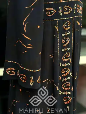 Türkmen fasonlar pombarh fasonlar Fasonlar 2025 fasonlar fason moda modalar Bezen bezen Türkmen fasonlar 2026 Türkmen fasonlar 2025 Türkmen fasonlar 2024 Türkmen fasonlar 2023 turkmenistan türkmenistan turkmen türkmen ashgabat  asgabat aşgabat balkan mary lebap dashoguz dasoguz daşoguz pombarh ponbarhat gulyupek gülýüpek stapel ştapel Gralan Çüýdeşen Abaýa Gadymy Krep Gurultaý 	Keteni Ýüpek Şifon Gipýur Lyon Welwet Atlas Kaşemir Streýç Suzana Ştapel Gülýüpek Pombarh Ýupka Gursakça Aksesuarlar Palto Penjek Okuw eşik Fata Sport eşik Uniforma Nakidka Öýme Şarf kompýuter ýaka ýaglyk Arenda köýnek 2nji el köýnek Taýyn köýnek Matalar Milli lybas milli lybaslar Toý köýnek Toý köýnekler toy koynek toy koynekler gundelik koynekler Gündelik	 
 köýnekler fata koynek Modern taze fason Eskiz koynektm turkmenkoynek türkmenkoynek fason moda moda fasonlar Iş eşik el iş	sada	ýakaly ýakasyz	keşdeli biserli	ýeňli giň nagyşly ýüregi açyk stoýka ýaka ýanly kombinasiýa 	zerli üsti aşak guşakly seçekli gysga ýeňli Gülýüpek  el iş, biserli  Gara, Mämişi