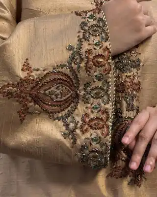 Türkmen fasonlar pombarh fasonlar Fasonlar 2025 fasonlar fason moda modalar Bezen bezen Türkmen fasonlar 2026 Türkmen fasonlar 2025 Türkmen fasonlar 2024 Türkmen fasonlar 2023 turkmenistan türkmenistan turkmen türkmen ashgabat  asgabat aşgabat balkan mary lebap dashoguz dasoguz daşoguz pombarh ponbarhat gulyupek gülýüpek stapel ştapel Gralan Çüýdeşen Abaýa Gadymy Krep Gurultaý 	Keteni Ýüpek Şifon Gipýur Lyon Welwet Atlas Kaşemir Streýç Suzana Ştapel Gülýüpek Pombarh Ýupka Gursakça Aksesuarlar Palto Penjek Okuw eşik Fata Sport eşik Uniforma Nakidka Öýme Şarf kompýuter ýaka ýaglyk Arenda köýnek 2nji el köýnek Taýyn köýnek Matalar Milli lybas milli lybaslar Toý köýnek Toý köýnekler toy koynek toy koynekler gundelik koynekler Gündelik	 
 köýnekler fata koynek Modern taze fason Eskiz koynektm turkmenkoynek türkmenkoynek fason moda moda fasonlar Iş eşik el iş	sada	ýakaly ýakasyz	keşdeli biserli	ýeňli giň nagyşly ýüregi açyk stoýka ýaka ýanly kombinasiýa 	zerli üsti aşak guşakly seçekli gysga ýeňli Lyon, Keteni, Şantu Toý köýnek, Milli lybas el iş, biserli, ýeňli, giň 26-35, 35+ Altyn yaz, tomus, guyz