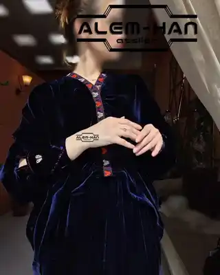 Türkmen fasonlar pombarh fasonlar Fasonlar 2025 fasonlar fason moda modalar Bezen bezen Türkmen fasonlar 2026 Türkmen fasonlar 2025 Türkmen fasonlar 2024 Türkmen fasonlar 2023 turkmenistan türkmenistan turkmen türkmen ashgabat  asgabat aşgabat balkan mary lebap dashoguz dasoguz daşoguz pombarh ponbarhat gulyupek gülýüpek stapel ştapel Gralan Çüýdeşen Abaýa Gadymy Krep Gurultaý 	Keteni Ýüpek Şifon Gipýur Lyon Welwet Atlas Kaşemir Streýç Suzana Ştapel Gülýüpek Pombarh Ýupka Gursakça Aksesuarlar Palto Penjek Okuw eşik Fata Sport eşik Uniforma Nakidka Öýme Şarf kompýuter ýaka ýaglyk Arenda köýnek 2nji el köýnek Taýyn köýnek Matalar Milli lybas milli lybaslar Toý köýnek Toý köýnekler toy koynek toy koynekler gundelik koynekler Gündelik	 
 köýnekler fata koynek Modern taze fason Eskiz koynektm turkmenkoynek türkmenkoynek fason moda moda fasonlar Iş eşik el iş	sada	ýakaly ýakasyz	keşdeli biserli	ýeňli giň nagyşly ýüregi açyk stoýka ýaka ýanly kombinasiýa 	zerli üsti aşak guşakly seçekli gysga ýeňli Panbarhat (Pombarh) Toý köýnek, Modern el iş, ýakasyz, ýeňli, giň, üsti aşak 17-25, 26-35 Gara, Goýy-gök yaz, tomus, guyz