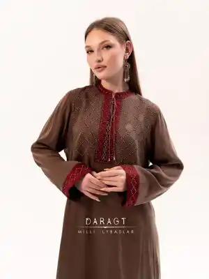 Türkmen fasonlar pombarh fasonlar Fasonlar 2025 fasonlar fason moda modalar Bezen bezen Türkmen fasonlar 2026 Türkmen fasonlar 2025 Türkmen fasonlar 2024 Türkmen fasonlar 2023 turkmenistan türkmenistan turkmen türkmen ashgabat  asgabat aşgabat balkan mary lebap dashoguz dasoguz daşoguz pombarh ponbarhat gulyupek gülýüpek stapel ştapel Gralan Çüýdeşen Abaýa Gadymy Krep Gurultaý 	Keteni Ýüpek Şifon Gipýur Lyon Welwet Atlas Kaşemir Streýç Suzana Ştapel Gülýüpek Pombarh Ýupka Gursakça Aksesuarlar Palto Penjek Okuw eşik Fata Sport eşik Uniforma Nakidka Öýme Şarf kompýuter ýaka ýaglyk Arenda köýnek 2nji el köýnek Taýyn köýnek Matalar Milli lybas milli lybaslar Toý köýnek Toý köýnekler toy koynek toy koynekler gundelik koynekler Gündelik	 
 köýnekler fata koynek Modern taze fason Eskiz koynektm turkmenkoynek türkmenkoynek fason moda moda fasonlar Iş eşik el iş	sada	ýakaly ýakasyz	keşdeli biserli	ýeňli giň nagyşly ýüregi açyk stoýka ýaka ýanly kombinasiýa 	zerli üsti aşak guşakly seçekli gysga ýeňli Gülýüpek Gündelik el iş, ýakaly, ýeňli, giň 17-25, 26-35 Goňur, Goýy-goňur yaz, tomus, guyz