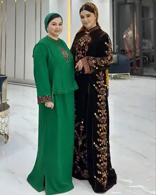 Türkmen fasonlar pombarh fasonlar Fasonlar 2025 fasonlar fason moda modalar Bezen bezen Türkmen fasonlar 2026 Türkmen fasonlar 2025 Türkmen fasonlar 2024 Türkmen fasonlar 2023 turkmenistan türkmenistan turkmen türkmen ashgabat  asgabat aşgabat balkan mary lebap dashoguz dasoguz daşoguz pombarh ponbarhat gulyupek gülýüpek stapel ştapel Gralan Çüýdeşen Abaýa Gadymy Krep Gurultaý 	Keteni Ýüpek Şifon Gipýur Lyon Welwet Atlas Kaşemir Streýç Suzana Ştapel Gülýüpek Pombarh Ýupka Gursakça Aksesuarlar Palto Penjek Okuw eşik Fata Sport eşik Uniforma Nakidka Öýme Şarf kompýuter ýaka ýaglyk Arenda köýnek 2nji el köýnek Taýyn köýnek Matalar Milli lybas milli lybaslar Toý köýnek Toý köýnekler toy koynek toy koynekler gundelik koynekler Gündelik	 
 köýnekler fata koynek Modern taze fason Eskiz koynektm turkmenkoynek türkmenkoynek fason moda moda fasonlar Iş eşik el iş	sada	ýakaly ýakasyz	keşdeli biserli	ýeňli giň nagyşly ýüregi açyk stoýka ýaka ýanly kombinasiýa 	zerli üsti aşak guşakly seçekli gysga ýeňli Panbarhat (Pombarh), Lyon, Keteni Toý köýnek el iş, keşdeli, ýakaly, ýeňli, kombinasiýa, üsti aşak, nagyşly 26-35, 35+ Goýy-gyzyl, Goýy-ýaşyl yaz, gysh