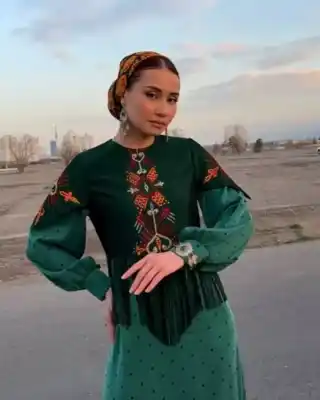 Türkmen fasonlar pombarh fasonlar Fasonlar 2025 fasonlar fason moda modalar Bezen bezen Türkmen fasonlar 2026 Türkmen fasonlar 2025 Türkmen fasonlar 2024 Türkmen fasonlar 2023 turkmenistan türkmenistan turkmen türkmen ashgabat  asgabat aşgabat balkan mary lebap dashoguz dasoguz daşoguz pombarh ponbarhat gulyupek gülýüpek stapel ştapel Gralan Çüýdeşen Abaýa Gadymy Krep Gurultaý 	Keteni Ýüpek Şifon Gipýur Lyon Welwet Atlas Kaşemir Streýç Suzana Ştapel Gülýüpek Pombarh Ýupka Gursakça Aksesuarlar Palto Penjek Okuw eşik Fata Sport eşik Uniforma Nakidka Öýme Şarf kompýuter ýaka ýaglyk Arenda köýnek 2nji el köýnek Taýyn köýnek Matalar Milli lybas milli lybaslar Toý köýnek Toý köýnekler toy koynek toy koynekler gundelik koynekler Gündelik	 
 köýnekler fata koynek Modern taze fason Eskiz koynektm turkmenkoynek türkmenkoynek fason moda moda fasonlar Iş eşik el iş	sada	ýakaly ýakasyz	keşdeli biserli	ýeňli giň nagyşly ýüregi açyk stoýka ýaka ýanly kombinasiýa 	zerli üsti aşak guşakly seçekli gysga ýeňli Toý köýnek, Eskiz   Goýy-ýaşyl