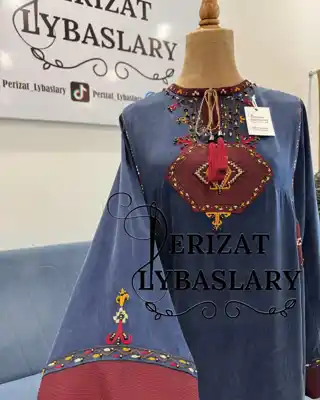 Türkmen fasonlar pombarh fasonlar Fasonlar 2025 fasonlar fason moda modalar Bezen bezen Türkmen fasonlar 2026 Türkmen fasonlar 2025 Türkmen fasonlar 2024 Türkmen fasonlar 2023 turkmenistan türkmenistan turkmen türkmen ashgabat  asgabat aşgabat balkan mary lebap dashoguz dasoguz daşoguz pombarh ponbarhat gulyupek gülýüpek stapel ştapel Gralan Çüýdeşen Abaýa Gadymy Krep Gurultaý 	Keteni Ýüpek Şifon Gipýur Lyon Welwet Atlas Kaşemir Streýç Suzana Ştapel Gülýüpek Pombarh Ýupka Gursakça Aksesuarlar Palto Penjek Okuw eşik Fata Sport eşik Uniforma Nakidka Öýme Şarf kompýuter ýaka ýaglyk Arenda köýnek 2nji el köýnek Taýyn köýnek Matalar Milli lybas milli lybaslar Toý köýnek Toý köýnekler toy koynek toy koynekler gundelik koynekler Gündelik	 
 köýnekler fata koynek Modern taze fason Eskiz koynektm turkmenkoynek türkmenkoynek fason moda moda fasonlar Iş eşik el iş	sada	ýakaly ýakasyz	keşdeli biserli	ýeňli giň nagyşly ýüregi açyk stoýka ýaka ýanly kombinasiýa 	zerli üsti aşak guşakly seçekli gysga ýeňli Gülýüpek Toý köýnek el iş, ýakaly  Goýy-gök