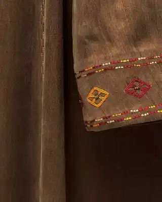 Türkmen fasonlar pombarh fasonlar Fasonlar 2025 fasonlar fason moda modalar Bezen bezen Türkmen fasonlar 2026 Türkmen fasonlar 2025 Türkmen fasonlar 2024 Türkmen fasonlar 2023 turkmenistan türkmenistan turkmen türkmen ashgabat  asgabat aşgabat balkan mary lebap dashoguz dasoguz daşoguz pombarh ponbarhat gulyupek gülýüpek stapel ştapel Gralan Çüýdeşen Abaýa Gadymy Krep Gurultaý 	Keteni Ýüpek Şifon Gipýur Lyon Welwet Atlas Kaşemir Streýç Suzana Ştapel Gülýüpek Pombarh Ýupka Gursakça Aksesuarlar Palto Penjek Okuw eşik Fata Sport eşik Uniforma Nakidka Öýme Şarf kompýuter ýaka ýaglyk Arenda köýnek 2nji el köýnek Taýyn köýnek Matalar Milli lybas milli lybaslar Toý köýnek Toý köýnekler toy koynek toy koynekler gundelik koynekler Gündelik	 
 köýnekler fata koynek Modern taze fason Eskiz koynektm turkmenkoynek türkmenkoynek fason moda moda fasonlar Iş eşik el iş	sada	ýakaly ýakasyz	keşdeli biserli	ýeňli giň nagyşly ýüregi açyk stoýka ýaka ýanly kombinasiýa 	zerli üsti aşak guşakly seçekli gysga ýeňli Gülýüpek Toý köýnek el iş, ýakaly  Goňur, Goýy-goňur