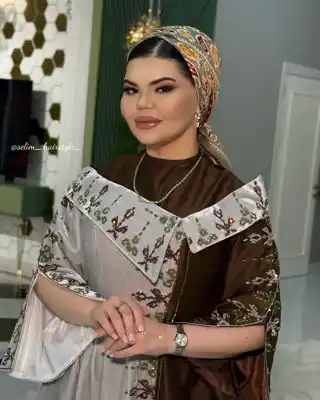 Türkmen fasonlar pombarh fasonlar Fasonlar 2025 fasonlar fason moda modalar Bezen bezen Türkmen fasonlar 2026 Türkmen fasonlar 2025 Türkmen fasonlar 2024 Türkmen fasonlar 2023 turkmenistan türkmenistan turkmen türkmen ashgabat  asgabat aşgabat balkan mary lebap dashoguz dasoguz daşoguz pombarh ponbarhat gulyupek gülýüpek stapel ştapel Gralan Çüýdeşen Abaýa Gadymy Krep Gurultaý 	Keteni Ýüpek Şifon Gipýur Lyon Welwet Atlas Kaşemir Streýç Suzana Ştapel Gülýüpek Pombarh Ýupka Gursakça Aksesuarlar Palto Penjek Okuw eşik Fata Sport eşik Uniforma Nakidka Öýme Şarf kompýuter ýaka ýaglyk Arenda köýnek 2nji el köýnek Taýyn köýnek Matalar Milli lybas milli lybaslar Toý köýnek Toý köýnekler toy koynek toy koynekler gundelik koynekler Gündelik	 
 köýnekler fata koynek Modern taze fason Eskiz koynektm turkmenkoynek türkmenkoynek fason moda moda fasonlar Iş eşik el iş	sada	ýakaly ýakasyz	keşdeli biserli	ýeňli giň nagyşly ýüregi açyk stoýka ýaka ýanly kombinasiýa 	zerli üsti aşak guşakly seçekli gysga ýeňli Panbarhat (Pombarh) Toý köýnek, Milli lybas el iş, keşdeli, gysga ýeňli, nagyşly 17-25, 26-35 Bežewyý, Goňur