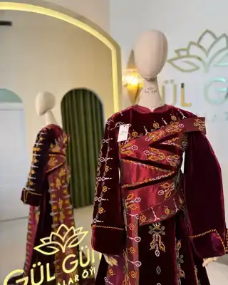 Türkmen fasonlar pombarh fasonlar Fasonlar 2025 fasonlar fason moda modalar Bezen bezen Türkmen fasonlar 2026 Türkmen fasonlar 2025 Türkmen fasonlar 2024 Türkmen fasonlar 2023 turkmenistan türkmenistan turkmen türkmen ashgabat  asgabat aşgabat balkan mary lebap dashoguz dasoguz daşoguz pombarh ponbarhat gulyupek gülýüpek stapel ştapel Gralan Çüýdeşen Abaýa Gadymy Krep Gurultaý 	Keteni Ýüpek Şifon Gipýur Lyon Welwet Atlas Kaşemir Streýç Suzana Ştapel Gülýüpek Pombarh Ýupka Gursakça Aksesuarlar Palto Penjek Okuw eşik Fata Sport eşik Uniforma Nakidka Öýme Şarf kompýuter ýaka ýaglyk Arenda köýnek 2nji el köýnek Taýyn köýnek Matalar Milli lybas milli lybaslar Toý köýnek Toý köýnekler toy koynek toy koynekler gundelik koynekler Gündelik	 
 köýnekler fata koynek Modern taze fason Eskiz koynektm turkmenkoynek türkmenkoynek fason moda moda fasonlar Iş eşik el iş	sada	ýakaly ýakasyz	keşdeli biserli	ýeňli giň nagyşly ýüregi açyk stoýka ýaka ýanly kombinasiýa 	zerli üsti aşak guşakly seçekli gysga ýeňli Panbarhat (Pombarh) Toý köýnek el iş, keşdeli, ýakaly, ýeňli, nagyşly 17-25, 26-35, 35+ Goýy-gyzyl