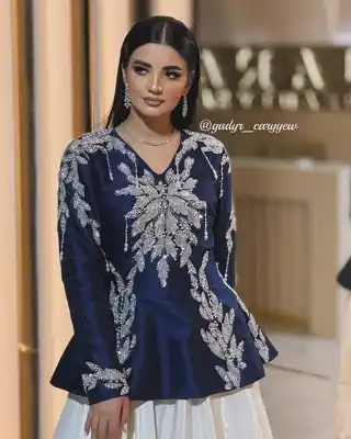 Türkmen fasonlar pombarh fasonlar Fasonlar 2025 fasonlar fason moda modalar Bezen bezen Türkmen fasonlar 2026 Türkmen fasonlar 2025 Türkmen fasonlar 2024 Türkmen fasonlar 2023 turkmenistan türkmenistan turkmen türkmen ashgabat  asgabat aşgabat balkan mary lebap dashoguz dasoguz daşoguz pombarh ponbarhat gulyupek gülýüpek stapel ştapel Gralan Çüýdeşen Abaýa Gadymy Krep Gurultaý 	Keteni Ýüpek Şifon Gipýur Lyon Welwet Atlas Kaşemir Streýç Suzana Ştapel Gülýüpek Pombarh Ýupka Gursakça Aksesuarlar Palto Penjek Okuw eşik Fata Sport eşik Uniforma Nakidka Öýme Şarf kompýuter ýaka ýaglyk Arenda köýnek 2nji el köýnek Taýyn köýnek Matalar Milli lybas milli lybaslar Toý köýnek Toý köýnekler toy koynek toy koynekler gundelik koynekler Gündelik	 
 köýnekler fata koynek Modern taze fason Eskiz koynektm turkmenkoynek türkmenkoynek fason moda moda fasonlar Iş eşik el iş	sada	ýakaly ýakasyz	keşdeli biserli	ýeňli giň nagyşly ýüregi açyk stoýka ýaka ýanly kombinasiýa 	zerli üsti aşak guşakly seçekli gysga ýeňli Şifon, Ýüpek, Şantu Modern el iş, ýakasyz, biserli, ýeňli, giň, üsti aşak 17-25, 26-35 Ak, Goýy-gök guyz