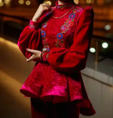 Türkmen fasonlar pombarh fasonlar Fasonlar 2025 fasonlar fason moda modalar Bezen bezen Türkmen fasonlar 2026 Türkmen fasonlar 2025 Türkmen fasonlar 2024 Türkmen fasonlar 2023 turkmenistan türkmenistan turkmen türkmen ashgabat  asgabat aşgabat balkan mary lebap dashoguz dasoguz daşoguz pombarh ponbarhat gulyupek gülýüpek stapel ştapel Gralan Çüýdeşen Abaýa Gadymy Krep Gurultaý 	Keteni Ýüpek Şifon Gipýur Lyon Welwet Atlas Kaşemir Streýç Suzana Ştapel Gülýüpek Pombarh Ýupka Gursakça Aksesuarlar Palto Penjek Okuw eşik Fata Sport eşik Uniforma Nakidka Öýme Şarf kompýuter ýaka ýaglyk Arenda köýnek 2nji el köýnek Taýyn köýnek Matalar Milli lybas milli lybaslar Toý köýnek Toý köýnekler toy koynek toy koynekler gundelik koynekler Gündelik	 
 köýnekler fata koynek Modern taze fason Eskiz koynektm turkmenkoynek türkmenkoynek fason moda moda fasonlar Iş eşik el iş	sada	ýakaly ýakasyz	keşdeli biserli	ýeňli giň nagyşly ýüregi açyk stoýka ýaka ýanly kombinasiýa 	zerli üsti aşak guşakly seçekli gysga ýeňli Panbarhat (Pombarh) Toý köýnek biserli, ýeňli, giň, üsti aşak, 4 iňňe ýaka 17-25, 26-35 Goýy-gyzyl yaz, tomus, guyz 2nji el