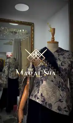 Türkmen fasonlar pombarh fasonlar Fasonlar 2025 fasonlar fason moda modalar Bezen bezen Türkmen fasonlar 2026 Türkmen fasonlar 2025 Türkmen fasonlar 2024 Türkmen fasonlar 2023 turkmenistan türkmenistan turkmen türkmen ashgabat  asgabat aşgabat balkan mary lebap dashoguz dasoguz daşoguz pombarh ponbarhat gulyupek gülýüpek stapel ştapel Gralan Çüýdeşen Abaýa Gadymy Krep Gurultaý 	Keteni Ýüpek Şifon Gipýur Lyon Welwet Atlas Kaşemir Streýç Suzana Ştapel Gülýüpek Pombarh Ýupka Gursakça Aksesuarlar Palto Penjek Okuw eşik Fata Sport eşik Uniforma Nakidka Öýme Şarf kompýuter ýaka ýaglyk Arenda köýnek 2nji el köýnek Taýyn köýnek Matalar Milli lybas milli lybaslar Toý köýnek Toý köýnekler toy koynek toy koynekler gundelik koynekler Gündelik	 
 köýnekler fata koynek Modern taze fason Eskiz koynektm turkmenkoynek türkmenkoynek fason moda moda fasonlar Iş eşik el iş	sada	ýakaly ýakasyz	keşdeli biserli	ýeňli giň nagyşly ýüregi açyk stoýka ýaka ýanly kombinasiýa 	zerli üsti aşak guşakly seçekli gysga ýeňli Panbarhat (Pombarh), Parça Toý köýnek, Modern ýakasyz, gysga ýeňli, giň, kombinasiýa, üsti aşak 26-35, 35+  yaz, tomus, guyz