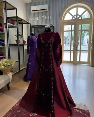 Türkmen fasonlar pombarh fasonlar Fasonlar 2025 fasonlar fason moda modalar Bezen bezen Türkmen fasonlar 2026 Türkmen fasonlar 2025 Türkmen fasonlar 2024 Türkmen fasonlar 2023 turkmenistan türkmenistan turkmen türkmen ashgabat  asgabat aşgabat balkan mary lebap dashoguz dasoguz daşoguz pombarh ponbarhat gulyupek gülýüpek stapel ştapel Gralan Çüýdeşen Abaýa Gadymy Krep Gurultaý 	Keteni Ýüpek Şifon Gipýur Lyon Welwet Atlas Kaşemir Streýç Suzana Ştapel Gülýüpek Pombarh Ýupka Gursakça Aksesuarlar Palto Penjek Okuw eşik Fata Sport eşik Uniforma Nakidka Öýme Şarf kompýuter ýaka ýaglyk Arenda köýnek 2nji el köýnek Taýyn köýnek Matalar Milli lybas milli lybaslar Toý köýnek Toý köýnekler toy koynek toy koynekler gundelik koynekler Gündelik	 
 köýnekler fata koynek Modern taze fason Eskiz koynektm turkmenkoynek türkmenkoynek fason moda moda fasonlar Iş eşik el iş	sada	ýakaly ýakasyz	keşdeli biserli	ýeňli giň nagyşly ýüregi açyk stoýka ýaka ýanly kombinasiýa 	zerli üsti aşak guşakly seçekli gysga ýeňli Panbarhat (Pombarh) Toý köýnek, Modern el iş, ýakasyz, biserli 17-25, 26-35 Goýy-gyzyl, Gyzyl, Goňur