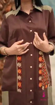 Türkmen fasonlar pombarh fasonlar Fasonlar 2025 fasonlar fason moda modalar Bezen bezen Türkmen fasonlar 2026 Türkmen fasonlar 2025 Türkmen fasonlar 2024 Türkmen fasonlar 2023 turkmenistan türkmenistan turkmen türkmen ashgabat  asgabat aşgabat balkan mary lebap dashoguz dasoguz daşoguz pombarh ponbarhat gulyupek gülýüpek stapel ştapel Gralan Çüýdeşen Abaýa Gadymy Krep Gurultaý 	Keteni Ýüpek Şifon Gipýur Lyon Welwet Atlas Kaşemir Streýç Suzana Ştapel Gülýüpek Pombarh Ýupka Gursakça Aksesuarlar Palto Penjek Okuw eşik Fata Sport eşik Uniforma Nakidka Öýme Şarf kompýuter ýaka ýaglyk Arenda köýnek 2nji el köýnek Taýyn köýnek Matalar Milli lybas milli lybaslar Toý köýnek Toý köýnekler toy koynek toy koynekler gundelik koynekler Gündelik	 
 köýnekler fata koynek Modern taze fason Eskiz koynektm turkmenkoynek türkmenkoynek fason moda moda fasonlar Iş eşik el iş	sada	ýakaly ýakasyz	keşdeli biserli	ýeňli giň nagyşly ýüregi açyk stoýka ýaka ýanly kombinasiýa 	zerli üsti aşak guşakly seçekli gysga ýeňli Modern ýakasyz, ýeňli, giň, nagyşly 17-25, 26-35  yaz, tomus, guyz