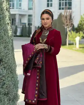 Türkmen fasonlar pombarh fasonlar Fasonlar 2025 fasonlar fason moda modalar Bezen bezen Türkmen fasonlar 2026 Türkmen fasonlar 2025 Türkmen fasonlar 2024 Türkmen fasonlar 2023 turkmenistan türkmenistan turkmen türkmen ashgabat  asgabat aşgabat balkan mary lebap dashoguz dasoguz daşoguz pombarh ponbarhat gulyupek gülýüpek stapel ştapel Gralan Çüýdeşen Abaýa Gadymy Krep Gurultaý 	Keteni Ýüpek Şifon Gipýur Lyon Welwet Atlas Kaşemir Streýç Suzana Ştapel Gülýüpek Pombarh Ýupka Gursakça Aksesuarlar Palto Penjek Okuw eşik Fata Sport eşik Uniforma Nakidka Öýme Şarf kompýuter ýaka ýaglyk Arenda köýnek 2nji el köýnek Taýyn köýnek Matalar Milli lybas milli lybaslar Toý köýnek Toý köýnekler toy koynek toy koynekler gundelik koynekler Gündelik	 
 köýnekler fata koynek Modern taze fason Eskiz koynektm turkmenkoynek türkmenkoynek fason moda moda fasonlar Iş eşik el iş	sada	ýakaly ýakasyz	keşdeli biserli	ýeňli giň nagyşly ýüregi açyk stoýka ýaka ýanly kombinasiýa 	zerli üsti aşak guşakly seçekli gysga ýeňli Panbarhat (Pombarh) Toý köýnek, Milli lybas el iş, keşdeli, ýakaly, ýanly, ýeňli, giň, nagyşly 26-35 Goýy-gyzyl