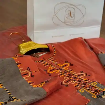 Türkmen fasonlar pombarh fasonlar Fasonlar 2025 fasonlar fason moda modalar Bezen bezen Türkmen fasonlar 2026 Türkmen fasonlar 2025 Türkmen fasonlar 2024 Türkmen fasonlar 2023 turkmenistan türkmenistan turkmen türkmen ashgabat  asgabat aşgabat balkan mary lebap dashoguz dasoguz daşoguz pombarh ponbarhat gulyupek gülýüpek stapel ştapel Gralan Çüýdeşen Abaýa Gadymy Krep Gurultaý 	Keteni Ýüpek Şifon Gipýur Lyon Welwet Atlas Kaşemir Streýç Suzana Ştapel Gülýüpek Pombarh Ýupka Gursakça Aksesuarlar Palto Penjek Okuw eşik Fata Sport eşik Uniforma Nakidka Öýme Şarf kompýuter ýaka ýaglyk Arenda köýnek 2nji el köýnek Taýyn köýnek Matalar Milli lybas milli lybaslar Toý köýnek Toý köýnekler toy koynek toy koynekler gundelik koynekler Gündelik	 
 köýnekler fata koynek Modern taze fason Eskiz koynektm turkmenkoynek türkmenkoynek fason moda moda fasonlar Iş eşik el iş	sada	ýakaly ýakasyz	keşdeli biserli	ýeňli giň nagyşly ýüregi açyk stoýka ýaka ýanly kombinasiýa 	zerli üsti aşak guşakly seçekli gysga ýeňli Ýüpek, Gülýüpek Milli lybas el iş, ýakaly, ýeňli, giň, nagyşly 26-35 Çal, Mämişi yaz, guyz