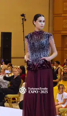 Türkmen fasonlar pombarh fasonlar Fasonlar 2025 fasonlar fason moda modalar Bezen bezen Türkmen fasonlar 2026 Türkmen fasonlar 2025 Türkmen fasonlar 2024 Türkmen fasonlar 2023 turkmenistan türkmenistan turkmen türkmen ashgabat  asgabat aşgabat balkan mary lebap dashoguz dasoguz daşoguz pombarh ponbarhat gulyupek gülýüpek stapel ştapel Gralan Çüýdeşen Abaýa Gadymy Krep Gurultaý 	Keteni Ýüpek Şifon Gipýur Lyon Welwet Atlas Kaşemir Streýç Suzana Ştapel Gülýüpek Pombarh Ýupka Gursakça Aksesuarlar Palto Penjek Okuw eşik Fata Sport eşik Uniforma Nakidka Öýme Şarf kompýuter ýaka ýaglyk Arenda köýnek 2nji el köýnek Taýyn köýnek Matalar Milli lybas milli lybaslar Toý köýnek Toý köýnekler toy koynek toy koynekler gundelik koynekler Gündelik	 
 köýnekler fata koynek Modern taze fason Eskiz koynektm turkmenkoynek türkmenkoynek fason moda moda fasonlar Iş eşik el iş	sada	ýakaly ýakasyz	keşdeli biserli	ýeňli giň nagyşly ýüregi açyk stoýka ýaka ýanly kombinasiýa 	zerli üsti aşak guşakly seçekli gysga ýeňli Lyon, Panbarhat (Pombarh) Modern TürkmenTextile Expo 2025 17-25, 26-35 Goýy-gyzyl yaz, guyz
