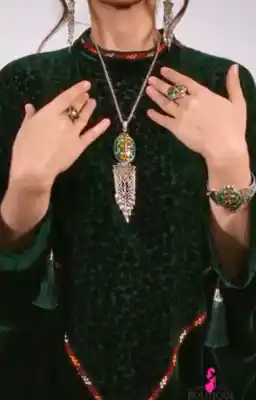 Türkmen fasonlar pombarh fasonlar Fasonlar 2025 fasonlar fason moda modalar Bezen bezen Türkmen fasonlar 2026 Türkmen fasonlar 2025 Türkmen fasonlar 2024 Türkmen fasonlar 2023 turkmenistan türkmenistan turkmen türkmen ashgabat  asgabat aşgabat balkan mary lebap dashoguz dasoguz daşoguz pombarh ponbarhat gulyupek gülýüpek stapel ştapel Gralan Çüýdeşen Abaýa Gadymy Krep Gurultaý 	Keteni Ýüpek Şifon Gipýur Lyon Welwet Atlas Kaşemir Streýç Suzana Ştapel Gülýüpek Pombarh Ýupka Gursakça Aksesuarlar Palto Penjek Okuw eşik Fata Sport eşik Uniforma Nakidka Öýme Şarf kompýuter ýaka ýaglyk Arenda köýnek 2nji el köýnek Taýyn köýnek Matalar Milli lybas milli lybaslar Toý köýnek Toý köýnekler toy koynek toy koynekler gundelik koynekler Gündelik	 
 köýnekler fata koynek Modern taze fason Eskiz koynektm turkmenkoynek türkmenkoynek fason moda moda fasonlar Iş eşik el iş	sada	ýakaly ýakasyz	keşdeli biserli	ýeňli giň nagyşly ýüregi açyk stoýka ýaka ýanly kombinasiýa 	zerli üsti aşak guşakly seçekli gysga ýeňli Panbarhat (Pombarh) Toý köýnek ýakasyz, gysga ýeňli, giň 17-25, 26-35 Goýy-ýaşyl yaz, tomus, guyz