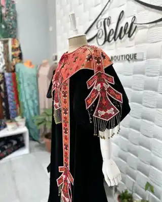 Türkmen fasonlar pombarh fasonlar Fasonlar 2025 fasonlar fason moda modalar Bezen bezen Türkmen fasonlar 2026 Türkmen fasonlar 2025 Türkmen fasonlar 2024 Türkmen fasonlar 2023 turkmenistan türkmenistan turkmen türkmen ashgabat  asgabat aşgabat balkan mary lebap dashoguz dasoguz daşoguz pombarh ponbarhat gulyupek gülýüpek stapel ştapel Gralan Çüýdeşen Abaýa Gadymy Krep Gurultaý 	Keteni Ýüpek Şifon Gipýur Lyon Welwet Atlas Kaşemir Streýç Suzana Ştapel Gülýüpek Pombarh Ýupka Gursakça Aksesuarlar Palto Penjek Okuw eşik Fata Sport eşik Uniforma Nakidka Öýme Şarf kompýuter ýaka ýaglyk Arenda köýnek 2nji el köýnek Taýyn köýnek Matalar Milli lybas milli lybaslar Toý köýnek Toý köýnekler toy koynek toy koynekler gundelik koynekler Gündelik	 
 köýnekler fata koynek Modern taze fason Eskiz koynektm turkmenkoynek türkmenkoynek fason moda moda fasonlar Iş eşik el iş	sada	ýakaly ýakasyz	keşdeli biserli	ýeňli giň nagyşly ýüregi açyk stoýka ýaka ýanly kombinasiýa 	zerli üsti aşak guşakly seçekli gysga ýeňli Toý köýnek el iş  Gara, Mämişi