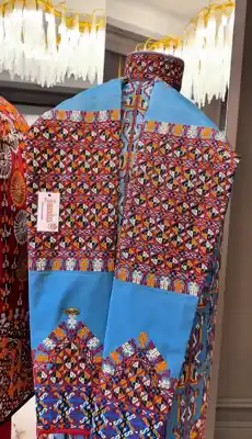 Türkmen fasonlar pombarh fasonlar Fasonlar 2025 fasonlar fason moda modalar Bezen bezen Türkmen fasonlar 2026 Türkmen fasonlar 2025 Türkmen fasonlar 2024 Türkmen fasonlar 2023 turkmenistan türkmenistan turkmen türkmen ashgabat  asgabat aşgabat balkan mary lebap dashoguz dasoguz daşoguz pombarh ponbarhat gulyupek gülýüpek stapel ştapel Gralan Çüýdeşen Abaýa Gadymy Krep Gurultaý 	Keteni Ýüpek Şifon Gipýur Lyon Welwet Atlas Kaşemir Streýç Suzana Ştapel Gülýüpek Pombarh Ýupka Gursakça Aksesuarlar Palto Penjek Okuw eşik Fata Sport eşik Uniforma Nakidka Öýme Şarf kompýuter ýaka ýaglyk Arenda köýnek 2nji el köýnek Taýyn köýnek Matalar Milli lybas milli lybaslar Toý köýnek Toý köýnekler toy koynek toy koynekler gundelik koynekler Gündelik	 
 köýnekler fata koynek Modern taze fason Eskiz koynektm turkmenkoynek türkmenkoynek fason moda moda fasonlar Iş eşik el iş	sada	ýakaly ýakasyz	keşdeli biserli	ýeňli giň nagyşly ýüregi açyk stoýka ýaka ýanly kombinasiýa 	zerli üsti aşak guşakly seçekli gysga ýeňli Gadymy Milli lybas el iş, keşdeli, ýakaly, ýeňli, giň, kombinasiýa, nagyşly 17-25, 26-35 Gülgüne, Gyzyl, Goýy-gök, Goňur yaz, tomus, guyz, gysh