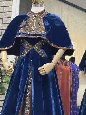 Türkmen fasonlar pombarh fasonlar Fasonlar 2025 fasonlar fason moda modalar Bezen bezen Türkmen fasonlar 2026 Türkmen fasonlar 2025 Türkmen fasonlar 2024 Türkmen fasonlar 2023 turkmenistan türkmenistan turkmen türkmen ashgabat  asgabat aşgabat balkan mary lebap dashoguz dasoguz daşoguz pombarh ponbarhat gulyupek gülýüpek stapel ştapel Gralan Çüýdeşen Abaýa Gadymy Krep Gurultaý 	Keteni Ýüpek Şifon Gipýur Lyon Welwet Atlas Kaşemir Streýç Suzana Ştapel Gülýüpek Pombarh Ýupka Gursakça Aksesuarlar Palto Penjek Okuw eşik Fata Sport eşik Uniforma Nakidka Öýme Şarf kompýuter ýaka ýaglyk Arenda köýnek 2nji el köýnek Taýyn köýnek Matalar Milli lybas milli lybaslar Toý köýnek Toý köýnekler toy koynek toy koynekler gundelik koynekler Gündelik	 
 köýnekler fata koynek Modern taze fason Eskiz koynektm turkmenkoynek türkmenkoynek fason moda moda fasonlar Iş eşik el iş	sada	ýakaly ýakasyz	keşdeli biserli	ýeňli giň nagyşly ýüregi açyk stoýka ýaka ýanly kombinasiýa 	zerli üsti aşak guşakly seçekli gysga ýeňli Panbarhat (Pombarh) Toý köýnek, Modern el iş, keşdeli, ýakaly, gysga ýeňli, nagyşly 17-25, 26-35, 35+ Goýy-gök guyz