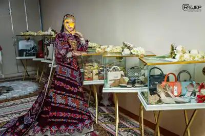 Türkmen fasonlar pombarh fasonlar Fasonlar 2025 fasonlar fason moda modalar Bezen bezen Türkmen fasonlar 2026 Türkmen fasonlar 2025 Türkmen fasonlar 2024 Türkmen fasonlar 2023 turkmenistan türkmenistan turkmen türkmen ashgabat  asgabat aşgabat balkan mary lebap dashoguz dasoguz daşoguz pombarh ponbarhat gulyupek gülýüpek stapel ştapel Gralan Çüýdeşen Abaýa Gadymy Krep Gurultaý 	Keteni Ýüpek Şifon Gipýur Lyon Welwet Atlas Kaşemir Streýç Suzana Ştapel Gülýüpek Pombarh Ýupka Gursakça Aksesuarlar Palto Penjek Okuw eşik Fata Sport eşik Uniforma Nakidka Öýme Şarf kompýuter ýaka ýaglyk Arenda köýnek 2nji el köýnek Taýyn köýnek Matalar Milli lybas milli lybaslar Toý köýnek Toý köýnekler toy koynek toy koynekler gundelik koynekler Gündelik	 
 köýnekler fata koynek Modern taze fason Eskiz koynektm turkmenkoynek türkmenkoynek fason moda moda fasonlar Iş eşik el iş	sada	ýakaly ýakasyz	keşdeli biserli	ýeňli giň nagyşly ýüregi açyk stoýka ýaka ýanly kombinasiýa 	zerli üsti aşak guşakly seçekli gysga ýeňli Panbarhat (Pombarh) Toý köýnek el iş, keşdeli, ýakasyz, biserli, ýeňli, giň, nagyşly 17-25, 26-35 Goýy-gyzyl  2nji el