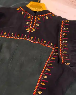 Türkmen fasonlar pombarh fasonlar Fasonlar 2025 fasonlar fason moda modalar Bezen bezen Türkmen fasonlar 2026 Türkmen fasonlar 2025 Türkmen fasonlar 2024 Türkmen fasonlar 2023 turkmenistan türkmenistan turkmen türkmen ashgabat  asgabat aşgabat balkan mary lebap dashoguz dasoguz daşoguz pombarh ponbarhat gulyupek gülýüpek stapel ştapel Gralan Çüýdeşen Abaýa Gadymy Krep Gurultaý 	Keteni Ýüpek Şifon Gipýur Lyon Welwet Atlas Kaşemir Streýç Suzana Ştapel Gülýüpek Pombarh Ýupka Gursakça Aksesuarlar Palto Penjek Okuw eşik Fata Sport eşik Uniforma Nakidka Öýme Şarf kompýuter ýaka ýaglyk Arenda köýnek 2nji el köýnek Taýyn köýnek Matalar Milli lybas milli lybaslar Toý köýnek Toý köýnekler toy koynek toy koynekler gundelik koynekler Gündelik	 
 köýnekler fata koynek Modern taze fason Eskiz koynektm turkmenkoynek türkmenkoynek fason moda moda fasonlar Iş eşik el iş	sada	ýakaly ýakasyz	keşdeli biserli	ýeňli giň nagyşly ýüregi açyk stoýka ýaka ýanly kombinasiýa 	zerli üsti aşak guşakly seçekli gysga ýeňli Ýüpek, Gülýüpek Gündelik, Iş eşik ýakaly, ýeňli, giň, nagyşly 26-35 Gara, Goýy-çal yaz, tomus, guyz