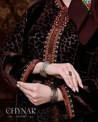 Türkmen fasonlar pombarh fasonlar Fasonlar 2025 fasonlar fason moda modalar Bezen bezen Türkmen fasonlar 2026 Türkmen fasonlar 2025 Türkmen fasonlar 2024 Türkmen fasonlar 2023 turkmenistan türkmenistan turkmen türkmen ashgabat  asgabat aşgabat balkan mary lebap dashoguz dasoguz daşoguz pombarh ponbarhat gulyupek gülýüpek stapel ştapel Gralan Çüýdeşen Abaýa Gadymy Krep Gurultaý 	Keteni Ýüpek Şifon Gipýur Lyon Welwet Atlas Kaşemir Streýç Suzana Ştapel Gülýüpek Pombarh Ýupka Gursakça Aksesuarlar Palto Penjek Okuw eşik Fata Sport eşik Uniforma Nakidka Öýme Şarf kompýuter ýaka ýaglyk Arenda köýnek 2nji el köýnek Taýyn köýnek Matalar Milli lybas milli lybaslar Toý köýnek Toý köýnekler toy koynek toy koynekler gundelik koynekler Gündelik	 
 köýnekler fata koynek Modern taze fason Eskiz koynektm turkmenkoynek türkmenkoynek fason moda moda fasonlar Iş eşik el iş	sada	ýakaly ýakasyz	keşdeli biserli	ýeňli giň nagyşly ýüregi açyk stoýka ýaka ýanly kombinasiýa 	zerli üsti aşak guşakly seçekli gysga ýeňli Panbarhat (Pombarh) Toý köýnek el iş, keşdeli, ýakaly, ýanly, ýeňli, giň, nagyşly 26-35 Goňur yaz, guyz