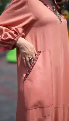 Türkmen fasonlar pombarh fasonlar Fasonlar 2025 fasonlar fason moda modalar Bezen bezen Türkmen fasonlar 2026 Türkmen fasonlar 2025 Türkmen fasonlar 2024 Türkmen fasonlar 2023 turkmenistan türkmenistan turkmen türkmen ashgabat  asgabat aşgabat balkan mary lebap dashoguz dasoguz daşoguz pombarh ponbarhat gulyupek gülýüpek stapel ştapel Gralan Çüýdeşen Abaýa Gadymy Krep Gurultaý 	Keteni Ýüpek Şifon Gipýur Lyon Welwet Atlas Kaşemir Streýç Suzana Ştapel Gülýüpek Pombarh Ýupka Gursakça Aksesuarlar Palto Penjek Okuw eşik Fata Sport eşik Uniforma Nakidka Öýme Şarf kompýuter ýaka ýaglyk Arenda köýnek 2nji el köýnek Taýyn köýnek Matalar Milli lybas milli lybaslar Toý köýnek Toý köýnekler toy koynek toy koynekler gundelik koynekler Gündelik	 
 köýnekler fata koynek Modern taze fason Eskiz koynektm turkmenkoynek türkmenkoynek fason moda moda fasonlar Iş eşik el iş	sada	ýakaly ýakasyz	keşdeli biserli	ýeňli giň nagyşly ýüregi açyk stoýka ýaka ýanly kombinasiýa 	zerli üsti aşak guşakly seçekli gysga ýeňli Lyon Gündelik ýakasyz, ýeňli, giň 17-25, 26-35 Gyzyl yaz, tomus, guyz