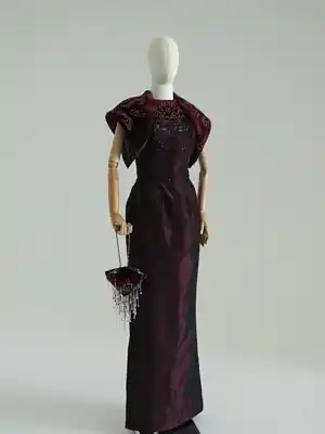 Türkmen fasonlar pombarh fasonlar Fasonlar 2025 fasonlar fason moda modalar Bezen bezen Türkmen fasonlar 2026 Türkmen fasonlar 2025 Türkmen fasonlar 2024 Türkmen fasonlar 2023 turkmenistan türkmenistan turkmen türkmen ashgabat  asgabat aşgabat balkan mary lebap dashoguz dasoguz daşoguz pombarh ponbarhat gulyupek gülýüpek stapel ştapel Gralan Çüýdeşen Abaýa Gadymy Krep Gurultaý 	Keteni Ýüpek Şifon Gipýur Lyon Welwet Atlas Kaşemir Streýç Suzana Ştapel Gülýüpek Pombarh Ýupka Gursakça Aksesuarlar Palto Penjek Okuw eşik Fata Sport eşik Uniforma Nakidka Öýme Şarf kompýuter ýaka ýaglyk Arenda köýnek 2nji el köýnek Taýyn köýnek Matalar Milli lybas milli lybaslar Toý köýnek Toý köýnekler toy koynek toy koynekler gundelik koynekler Gündelik	 
 köýnekler fata koynek Modern taze fason Eskiz koynektm turkmenkoynek türkmenkoynek fason moda moda fasonlar Iş eşik el iş	sada	ýakaly ýakasyz	keşdeli biserli	ýeňli giň nagyşly ýüregi açyk stoýka ýaka ýanly kombinasiýa 	zerli üsti aşak guşakly seçekli gysga ýeňli Panbarhat (Pombarh) Toý köýnek, Modern el iş, ýakasyz, biserli, gysga ýeňli 17-25, 26-35 Goýy-gyzyl yaz, tomus, guyz Taýyn köýnek