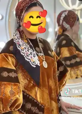 Türkmen fasonlar pombarh fasonlar Fasonlar 2025 fasonlar fason moda modalar Bezen bezen Türkmen fasonlar 2026 Türkmen fasonlar 2025 Türkmen fasonlar 2024 Türkmen fasonlar 2023 turkmenistan türkmenistan turkmen türkmen ashgabat  asgabat aşgabat balkan mary lebap dashoguz dasoguz daşoguz pombarh ponbarhat gulyupek gülýüpek stapel ştapel Gralan Çüýdeşen Abaýa Gadymy Krep Gurultaý 	Keteni Ýüpek Şifon Gipýur Lyon Welwet Atlas Kaşemir Streýç Suzana Ştapel Gülýüpek Pombarh Ýupka Gursakça Aksesuarlar Palto Penjek Okuw eşik Fata Sport eşik Uniforma Nakidka Öýme Şarf kompýuter ýaka ýaglyk Arenda köýnek 2nji el köýnek Taýyn köýnek Matalar Milli lybas milli lybaslar Toý köýnek Toý köýnekler toy koynek toy koynekler gundelik koynekler Gündelik	 
 köýnekler fata koynek Modern taze fason Eskiz koynektm turkmenkoynek türkmenkoynek fason moda moda fasonlar Iş eşik el iş	sada	ýakaly ýakasyz	keşdeli biserli	ýeňli giň nagyşly ýüregi açyk stoýka ýaka ýanly kombinasiýa 	zerli üsti aşak guşakly seçekli gysga ýeňli Panbarhat (Pombarh), Tulky Toý köýnek el iş, keşdeli, ýakasyz, ýeňli, giň 17-25, 26-35, 35+ Goňur, Goýy-goňur, Altyn yaz, tomus, guyz, gysh