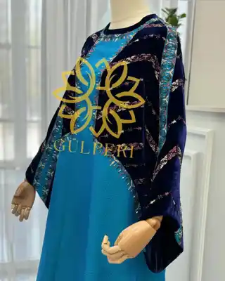 Türkmen fasonlar pombarh fasonlar Fasonlar 2025 fasonlar fason moda modalar Bezen bezen Türkmen fasonlar 2026 Türkmen fasonlar 2025 Türkmen fasonlar 2024 Türkmen fasonlar 2023 turkmenistan türkmenistan turkmen türkmen ashgabat  asgabat aşgabat balkan mary lebap dashoguz dasoguz daşoguz pombarh ponbarhat gulyupek gülýüpek stapel ştapel Gralan Çüýdeşen Abaýa Gadymy Krep Gurultaý 	Keteni Ýüpek Şifon Gipýur Lyon Welwet Atlas Kaşemir Streýç Suzana Ştapel Gülýüpek Pombarh Ýupka Gursakça Aksesuarlar Palto Penjek Okuw eşik Fata Sport eşik Uniforma Nakidka Öýme Şarf kompýuter ýaka ýaglyk Arenda köýnek 2nji el köýnek Taýyn köýnek Matalar Milli lybas milli lybaslar Toý köýnek Toý köýnekler toy koynek toy koynekler gundelik koynekler Gündelik	 
 köýnekler fata koynek Modern taze fason Eskiz koynektm turkmenkoynek türkmenkoynek fason moda moda fasonlar Iş eşik el iş	sada	ýakaly ýakasyz	keşdeli biserli	ýeňli giň nagyşly ýüregi açyk stoýka ýaka ýanly kombinasiýa 	zerli üsti aşak guşakly seçekli gysga ýeňli Toý köýnek el iş  Gök, Goýy-gök