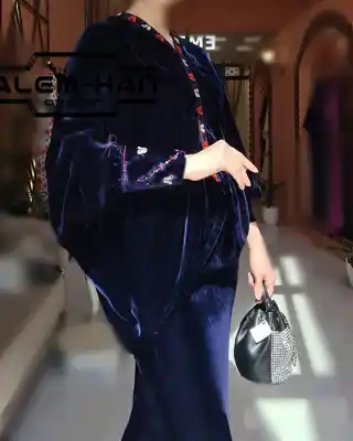 Türkmen fasonlar pombarh fasonlar Fasonlar 2025 fasonlar fason moda modalar Bezen bezen Türkmen fasonlar 2026 Türkmen fasonlar 2025 Türkmen fasonlar 2024 Türkmen fasonlar 2023 turkmenistan türkmenistan turkmen türkmen ashgabat  asgabat aşgabat balkan mary lebap dashoguz dasoguz daşoguz pombarh ponbarhat gulyupek gülýüpek stapel ştapel Gralan Çüýdeşen Abaýa Gadymy Krep Gurultaý 	Keteni Ýüpek Şifon Gipýur Lyon Welwet Atlas Kaşemir Streýç Suzana Ştapel Gülýüpek Pombarh Ýupka Gursakça Aksesuarlar Palto Penjek Okuw eşik Fata Sport eşik Uniforma Nakidka Öýme Şarf kompýuter ýaka ýaglyk Arenda köýnek 2nji el köýnek Taýyn köýnek Matalar Milli lybas milli lybaslar Toý köýnek Toý köýnekler toy koynek toy koynekler gundelik koynekler Gündelik	 
 köýnekler fata koynek Modern taze fason Eskiz koynektm turkmenkoynek türkmenkoynek fason moda moda fasonlar Iş eşik el iş	sada	ýakaly ýakasyz	keşdeli biserli	ýeňli giň nagyşly ýüregi açyk stoýka ýaka ýanly kombinasiýa 	zerli üsti aşak guşakly seçekli gysga ýeňli Panbarhat (Pombarh) Toý köýnek, Modern el iş, ýakasyz, ýeňli, giň, üsti aşak 17-25, 26-35 Gara, Goýy-gök yaz, tomus, guyz