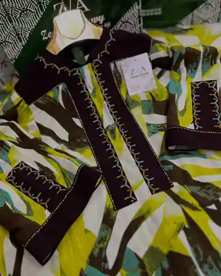 Türkmen fasonlar pombarh fasonlar Fasonlar 2025 fasonlar fason moda modalar Bezen bezen Türkmen fasonlar 2026 Türkmen fasonlar 2025 Türkmen fasonlar 2024 Türkmen fasonlar 2023 turkmenistan türkmenistan turkmen türkmen ashgabat  asgabat aşgabat balkan mary lebap dashoguz dasoguz daşoguz pombarh ponbarhat gulyupek gülýüpek stapel ştapel Gralan Çüýdeşen Abaýa Gadymy Krep Gurultaý 	Keteni Ýüpek Şifon Gipýur Lyon Welwet Atlas Kaşemir Streýç Suzana Ştapel Gülýüpek Pombarh Ýupka Gursakça Aksesuarlar Palto Penjek Okuw eşik Fata Sport eşik Uniforma Nakidka Öýme Şarf kompýuter ýaka ýaglyk Arenda köýnek 2nji el köýnek Taýyn köýnek Matalar Milli lybas milli lybaslar Toý köýnek Toý köýnekler toy koynek toy koynekler gundelik koynekler Gündelik	 
 köýnekler fata koynek Modern taze fason Eskiz koynektm turkmenkoynek türkmenkoynek fason moda moda fasonlar Iş eşik el iş	sada	ýakaly ýakasyz	keşdeli biserli	ýeňli giň nagyşly ýüregi açyk stoýka ýaka ýanly kombinasiýa 	zerli üsti aşak guşakly seçekli gysga ýeňli Ştapel Gündelik el iş, ýeňli, giň 17-25, 26-35, 35+ Haki, Gara, Gülgüne, Sary tomus, guyz