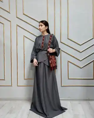 Türkmen fasonlar pombarh fasonlar Fasonlar 2025 fasonlar fason moda modalar Bezen bezen Türkmen fasonlar 2026 Türkmen fasonlar 2025 Türkmen fasonlar 2024 Türkmen fasonlar 2023 turkmenistan türkmenistan turkmen türkmen ashgabat  asgabat aşgabat balkan mary lebap dashoguz dasoguz daşoguz pombarh ponbarhat gulyupek gülýüpek stapel ştapel Gralan Çüýdeşen Abaýa Gadymy Krep Gurultaý 	Keteni Ýüpek Şifon Gipýur Lyon Welwet Atlas Kaşemir Streýç Suzana Ştapel Gülýüpek Pombarh Ýupka Gursakça Aksesuarlar Palto Penjek Okuw eşik Fata Sport eşik Uniforma Nakidka Öýme Şarf kompýuter ýaka ýaglyk Arenda köýnek 2nji el köýnek Taýyn köýnek Matalar Milli lybas milli lybaslar Toý köýnek Toý köýnekler toy koynek toy koynekler gundelik koynekler Gündelik	 
 köýnekler fata koynek Modern taze fason Eskiz koynektm turkmenkoynek türkmenkoynek fason moda moda fasonlar Iş eşik el iş	sada	ýakaly ýakasyz	keşdeli biserli	ýeňli giň nagyşly ýüregi açyk stoýka ýaka ýanly kombinasiýa 	zerli üsti aşak guşakly seçekli gysga ýeňli Ýüpek, Lyon Gündelik sada, nagyşly  Bežewyý, Gök, Goýy-gyzyl, Wizon, Goýy-çal  Taýyn köýnek