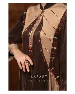 Türkmen fasonlar pombarh fasonlar Fasonlar 2025 fasonlar fason moda modalar Bezen bezen Türkmen fasonlar 2026 Türkmen fasonlar 2025 Türkmen fasonlar 2024 Türkmen fasonlar 2023 turkmenistan türkmenistan turkmen türkmen ashgabat  asgabat aşgabat balkan mary lebap dashoguz dasoguz daşoguz pombarh ponbarhat gulyupek gülýüpek stapel ştapel Gralan Çüýdeşen Abaýa Gadymy Krep Gurultaý 	Keteni Ýüpek Şifon Gipýur Lyon Welwet Atlas Kaşemir Streýç Suzana Ştapel Gülýüpek Pombarh Ýupka Gursakça Aksesuarlar Palto Penjek Okuw eşik Fata Sport eşik Uniforma Nakidka Öýme Şarf kompýuter ýaka ýaglyk Arenda köýnek 2nji el köýnek Taýyn köýnek Matalar Milli lybas milli lybaslar Toý köýnek Toý köýnekler toy koynek toy koynekler gundelik koynekler Gündelik	 
 köýnekler fata koynek Modern taze fason Eskiz koynektm turkmenkoynek türkmenkoynek fason moda moda fasonlar Iş eşik el iş	sada	ýakaly ýakasyz	keşdeli biserli	ýeňli giň nagyşly ýüregi açyk stoýka ýaka ýanly kombinasiýa 	zerli üsti aşak guşakly seçekli gysga ýeňli Gülýüpek Gündelik, Milli lybas el iş, ýakasyz, ýeňli, giň, nagyşly 17-25 Goýy-goňur yaz, tomus, guyz