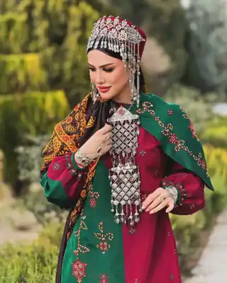 Türkmen fasonlar pombarh fasonlar Fasonlar 2025 fasonlar fason moda modalar Bezen bezen Türkmen fasonlar 2026 Türkmen fasonlar 2025 Türkmen fasonlar 2024 Türkmen fasonlar 2023 turkmenistan türkmenistan turkmen türkmen ashgabat  asgabat aşgabat balkan mary lebap dashoguz dasoguz daşoguz pombarh ponbarhat gulyupek gülýüpek stapel ştapel Gralan Çüýdeşen Abaýa Gadymy Krep Gurultaý 	Keteni Ýüpek Şifon Gipýur Lyon Welwet Atlas Kaşemir Streýç Suzana Ştapel Gülýüpek Pombarh Ýupka Gursakça Aksesuarlar Palto Penjek Okuw eşik Fata Sport eşik Uniforma Nakidka Öýme Şarf kompýuter ýaka ýaglyk Arenda köýnek 2nji el köýnek Taýyn köýnek Matalar Milli lybas milli lybaslar Toý köýnek Toý köýnekler toy koynek toy koynekler gundelik koynekler Gündelik	 
 köýnekler fata koynek Modern taze fason Eskiz koynektm turkmenkoynek türkmenkoynek fason moda moda fasonlar Iş eşik el iş	sada	ýakaly ýakasyz	keşdeli biserli	ýeňli giň nagyşly ýüregi açyk stoýka ýaka ýanly kombinasiýa 	zerli üsti aşak guşakly seçekli gysga ýeňli keşdeli, nagyşly  Goýy-gyzyl, Ýaşyl, Gyzyl, Sary