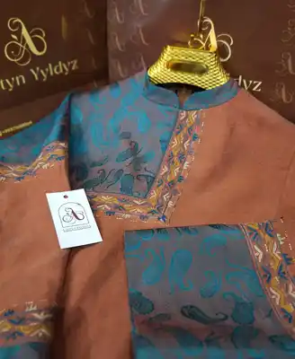 Türkmen fasonlar pombarh fasonlar Fasonlar 2025 fasonlar fason moda modalar Bezen bezen Türkmen fasonlar 2026 Türkmen fasonlar 2025 Türkmen fasonlar 2024 Türkmen fasonlar 2023 turkmenistan türkmenistan turkmen türkmen ashgabat  asgabat aşgabat balkan mary lebap dashoguz dasoguz daşoguz pombarh ponbarhat gulyupek gülýüpek stapel ştapel Gralan Çüýdeşen Abaýa Gadymy Krep Gurultaý 	Keteni Ýüpek Şifon Gipýur Lyon Welwet Atlas Kaşemir Streýç Suzana Ştapel Gülýüpek Pombarh Ýupka Gursakça Aksesuarlar Palto Penjek Okuw eşik Fata Sport eşik Uniforma Nakidka Öýme Şarf kompýuter ýaka ýaglyk Arenda köýnek 2nji el köýnek Taýyn köýnek Matalar Milli lybas milli lybaslar Toý köýnek Toý köýnekler toy koynek toy koynekler gundelik koynekler Gündelik	 
 köýnekler fata koynek Modern taze fason Eskiz koynektm turkmenkoynek türkmenkoynek fason moda moda fasonlar Iş eşik el iş	sada	ýakaly ýakasyz	keşdeli biserli	ýeňli giň nagyşly ýüregi açyk stoýka ýaka ýanly kombinasiýa 	zerli üsti aşak guşakly seçekli gysga ýeňli 