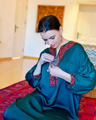Türkmen fasonlar pombarh fasonlar Fasonlar 2025 fasonlar fason moda modalar Bezen bezen Türkmen fasonlar 2026 Türkmen fasonlar 2025 Türkmen fasonlar 2024 Türkmen fasonlar 2023 turkmenistan türkmenistan turkmen türkmen ashgabat  asgabat aşgabat balkan mary lebap dashoguz dasoguz daşoguz pombarh ponbarhat gulyupek gülýüpek stapel ştapel Gralan Çüýdeşen Abaýa Gadymy Krep Gurultaý 	Keteni Ýüpek Şifon Gipýur Lyon Welwet Atlas Kaşemir Streýç Suzana Ştapel Gülýüpek Pombarh Ýupka Gursakça Aksesuarlar Palto Penjek Okuw eşik Fata Sport eşik Uniforma Nakidka Öýme Şarf kompýuter ýaka ýaglyk Arenda köýnek 2nji el köýnek Taýyn köýnek Matalar Milli lybas milli lybaslar Toý köýnek Toý köýnekler toy koynek toy koynekler gundelik koynekler Gündelik	 
 köýnekler fata koynek Modern taze fason Eskiz koynektm turkmenkoynek türkmenkoynek fason moda moda fasonlar Iş eşik el iş	sada	ýakaly ýakasyz	keşdeli biserli	ýeňli giň nagyşly ýüregi açyk stoýka ýaka ýanly kombinasiýa 	zerli üsti aşak guşakly seçekli gysga ýeňli Milli lybas keşdeli, ýakaly, ýeňli, giň 17-25, 26-35 Haki, Benewşe yaz, tomus, guyz