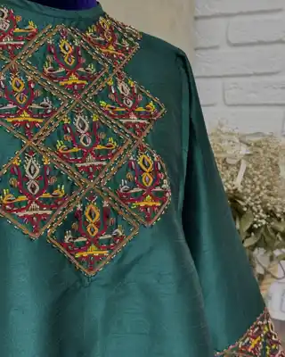 Türkmen fasonlar pombarh fasonlar Fasonlar 2025 fasonlar fason moda modalar Bezen bezen Türkmen fasonlar 2026 Türkmen fasonlar 2025 Türkmen fasonlar 2024 Türkmen fasonlar 2023 turkmenistan türkmenistan turkmen türkmen ashgabat  asgabat aşgabat balkan mary lebap dashoguz dasoguz daşoguz pombarh ponbarhat gulyupek gülýüpek stapel ştapel Gralan Çüýdeşen Abaýa Gadymy Krep Gurultaý 	Keteni Ýüpek Şifon Gipýur Lyon Welwet Atlas Kaşemir Streýç Suzana Ştapel Gülýüpek Pombarh Ýupka Gursakça Aksesuarlar Palto Penjek Okuw eşik Fata Sport eşik Uniforma Nakidka Öýme Şarf kompýuter ýaka ýaglyk Arenda köýnek 2nji el köýnek Taýyn köýnek Matalar Milli lybas milli lybaslar Toý köýnek Toý köýnekler toy koynek toy koynekler gundelik koynekler Gündelik	 
 köýnekler fata koynek Modern taze fason Eskiz koynektm turkmenkoynek türkmenkoynek fason moda moda fasonlar Iş eşik el iş	sada	ýakaly ýakasyz	keşdeli biserli	ýeňli giň nagyşly ýüregi açyk stoýka ýaka ýanly kombinasiýa 	zerli üsti aşak guşakly seçekli gysga ýeňli Toý köýnek el iş, ýakaly  Goýy-ýaşyl